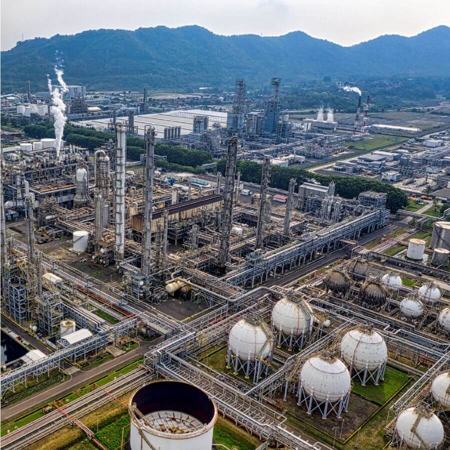 Oil and gas water treatment filtration system